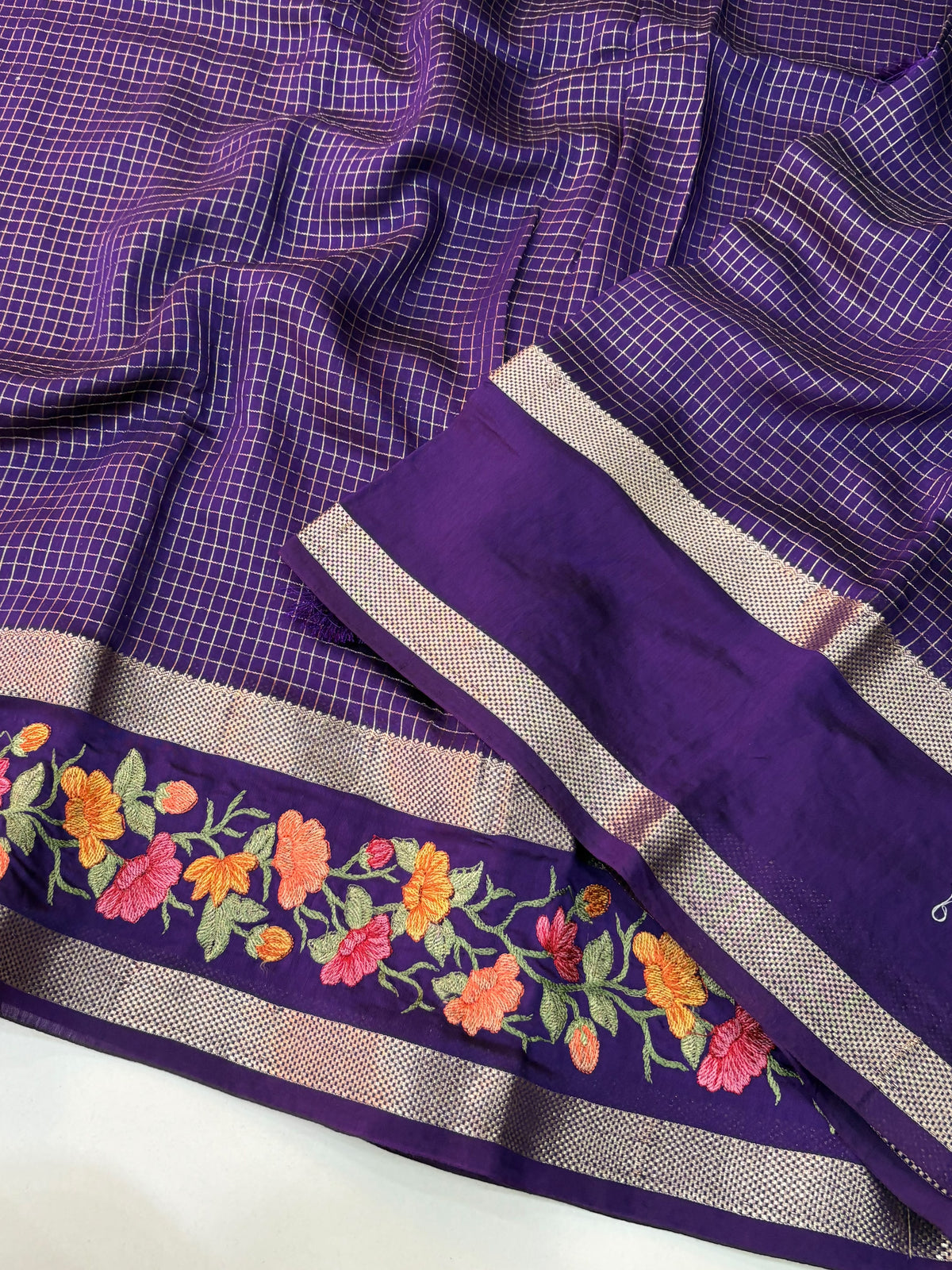 Premium Vintage Dola Checks Embriodery