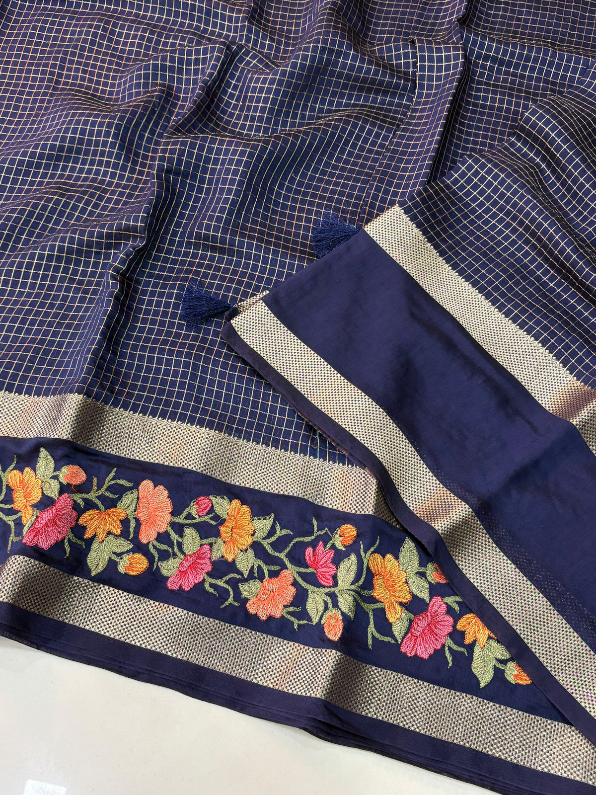 Premium Vintage Dola Checks Embriodery