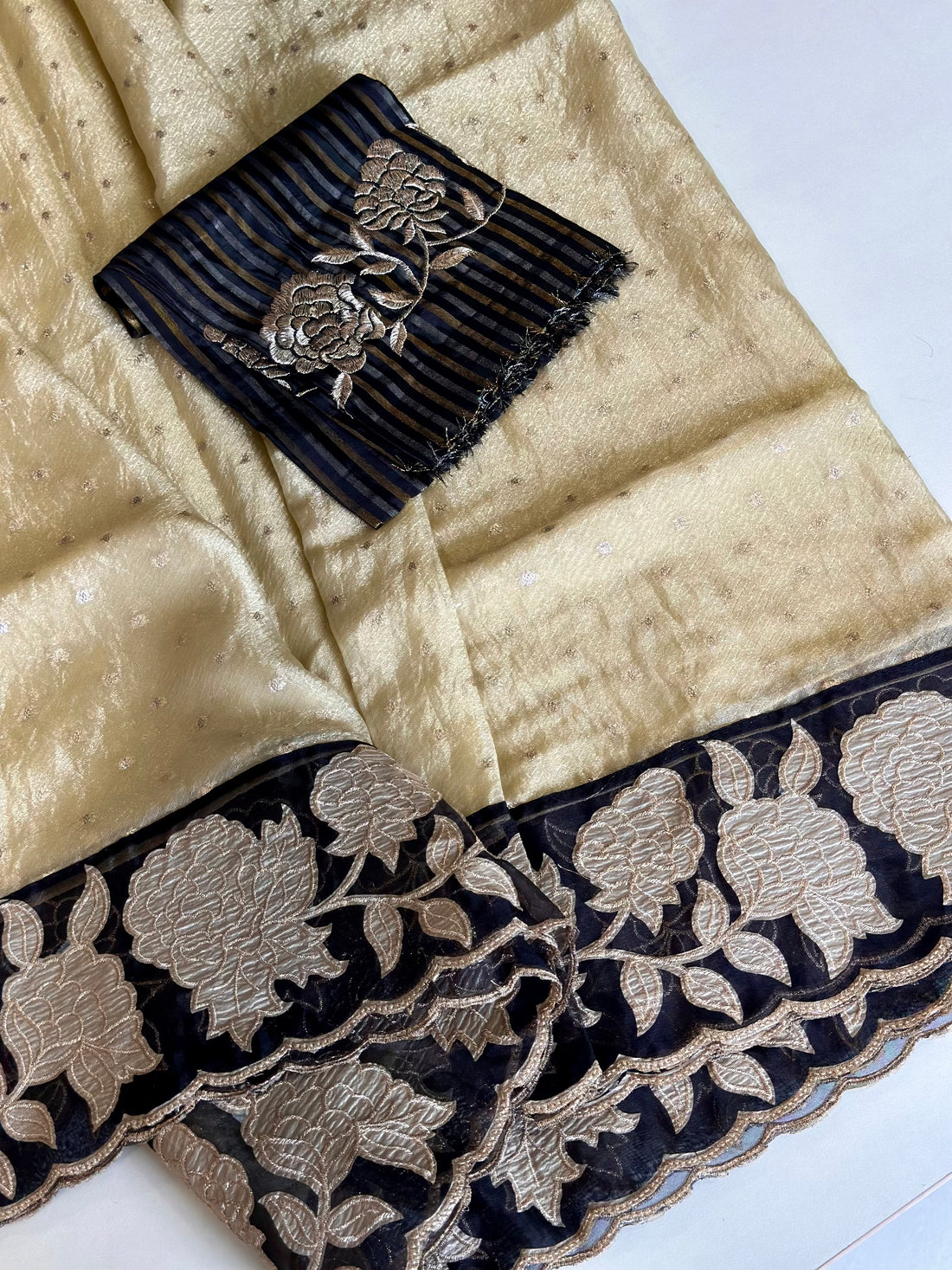 Noor - Charm ✨ Tissue Crepe Appliqué