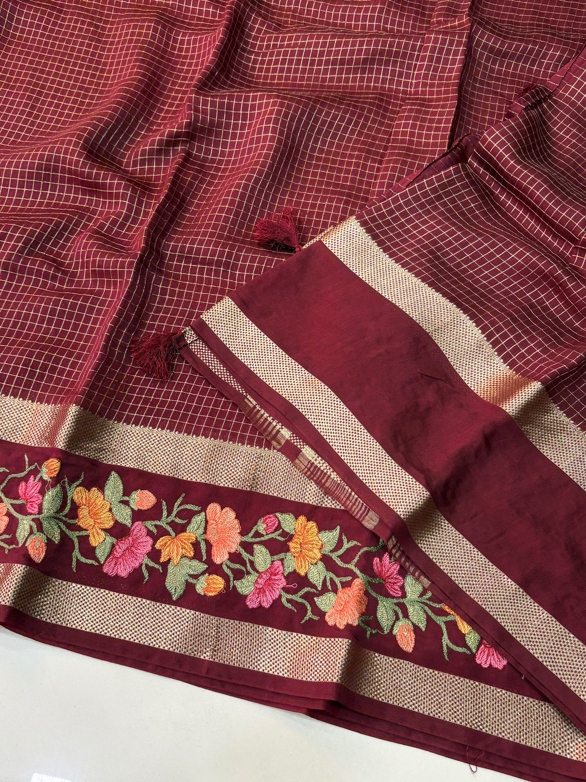 Premium Vintage Dola Checks Embriodery