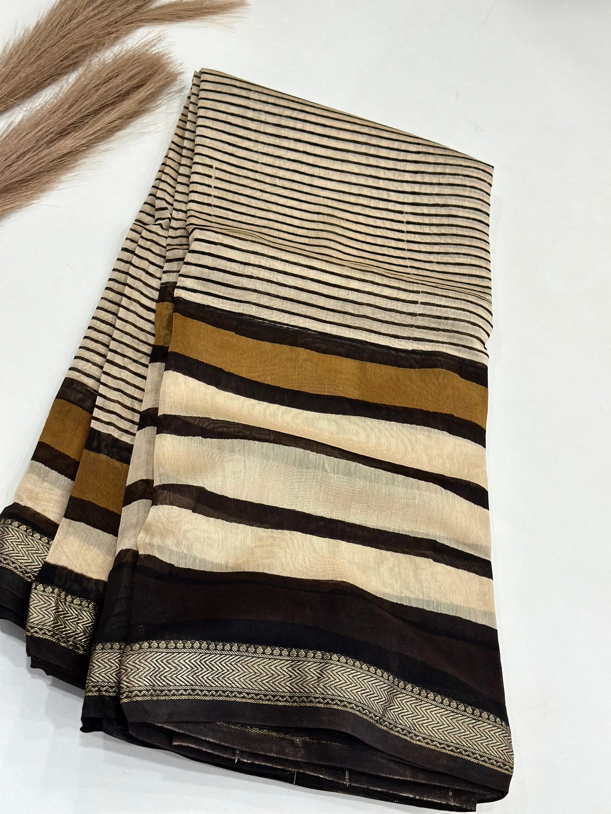 Vanya~ Pure Maheshwari Bagru Saree