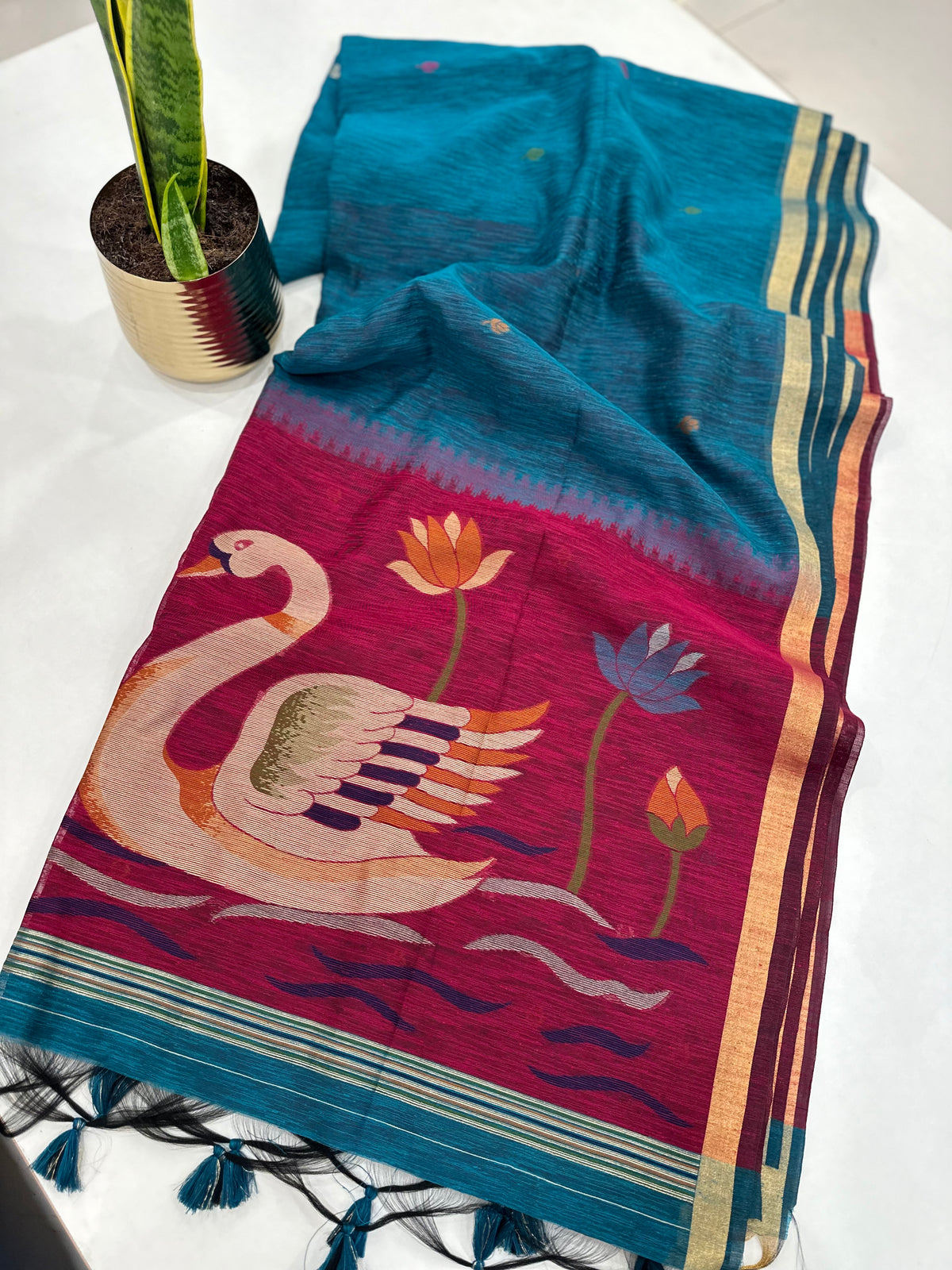 Dual Shade Linen Jamdani