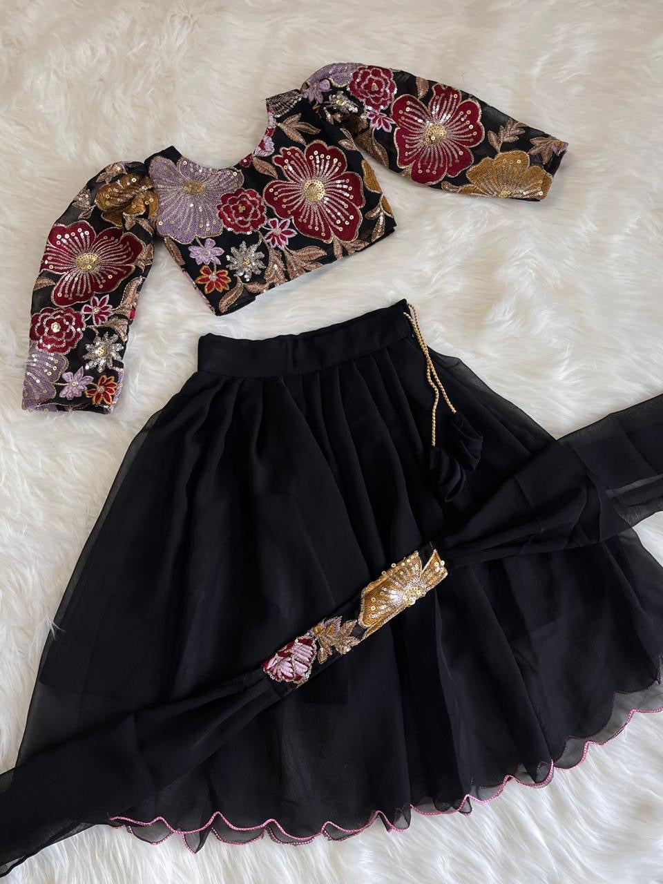 Diva in Black🖤😍