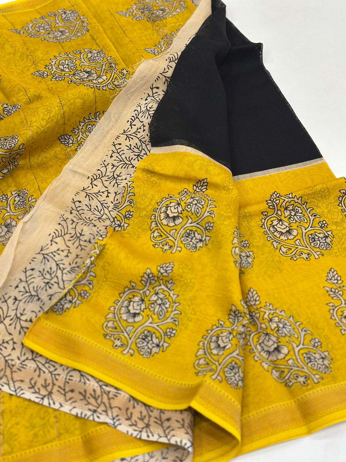 Vanya~ Pure Maheshwari Bagru Saree