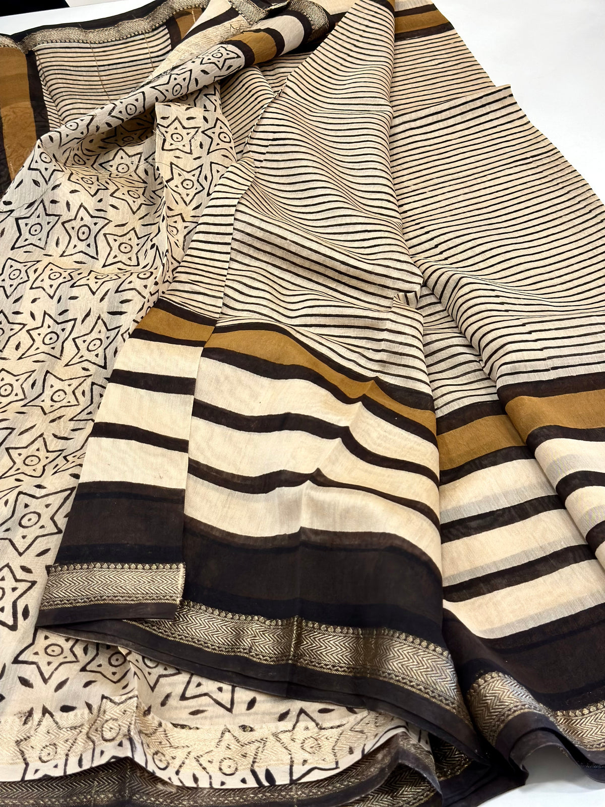 Vanya~ Pure Maheshwari Bagru Saree