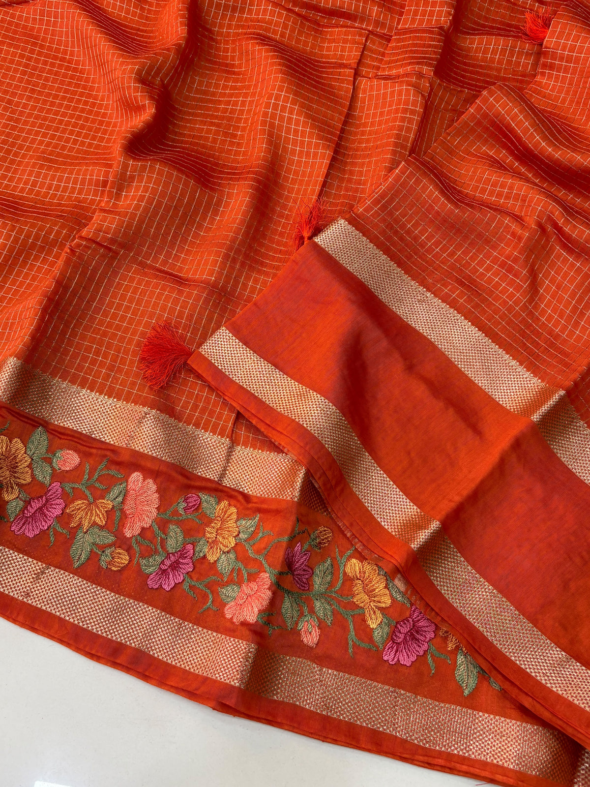 Premium Vintage Dola Checks Embriodery
