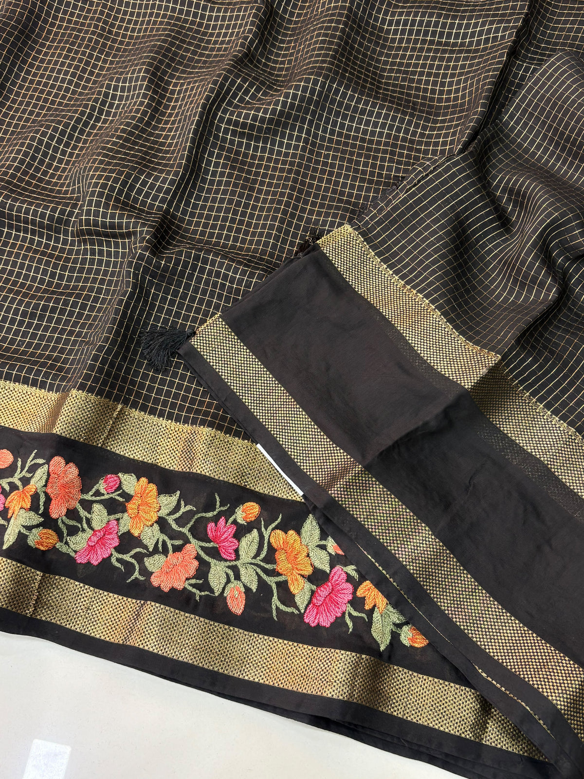 Premium Vintage Dola Checks Embriodery