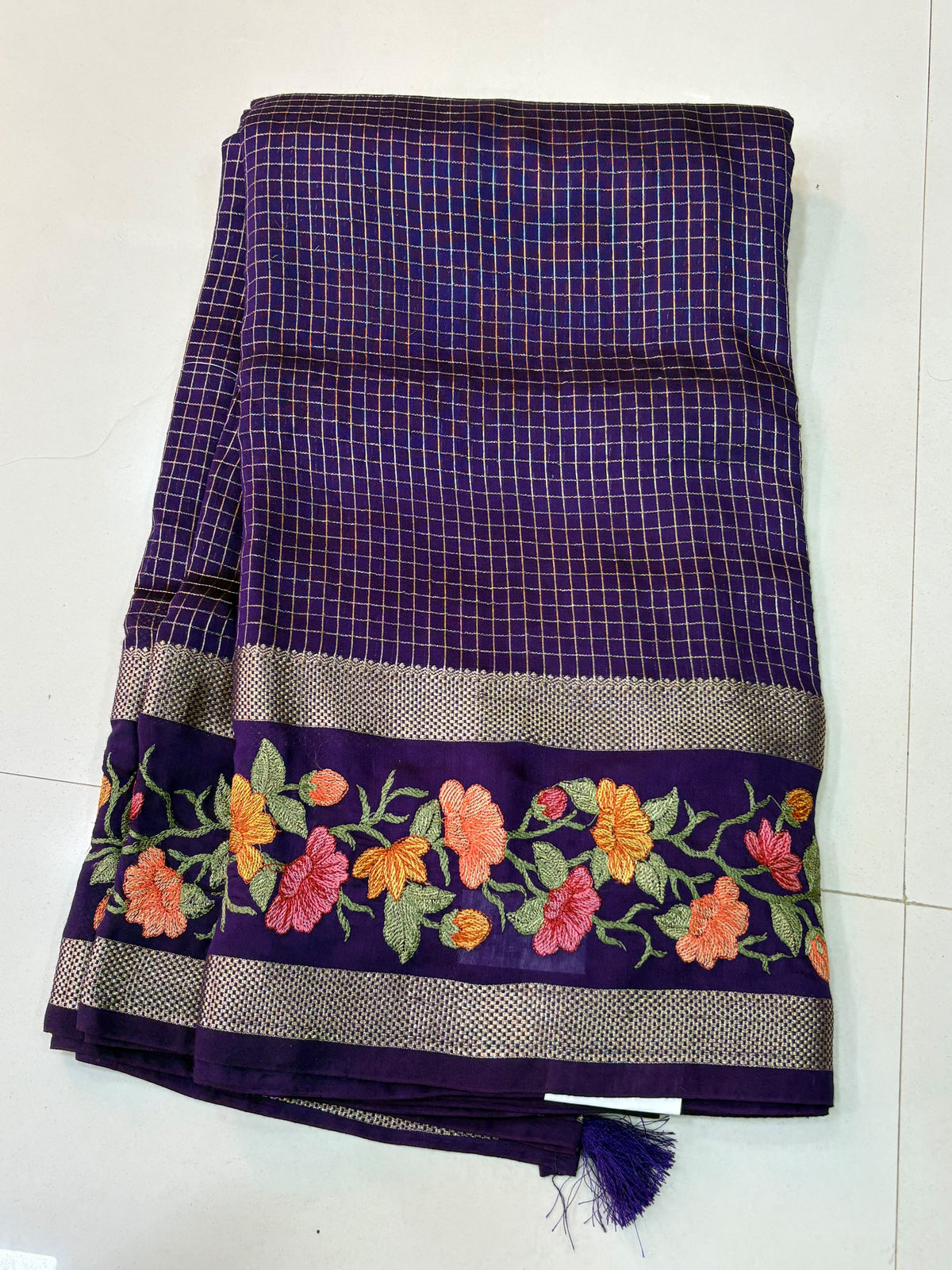 Premium Vintage Dola Checks Embriodery
