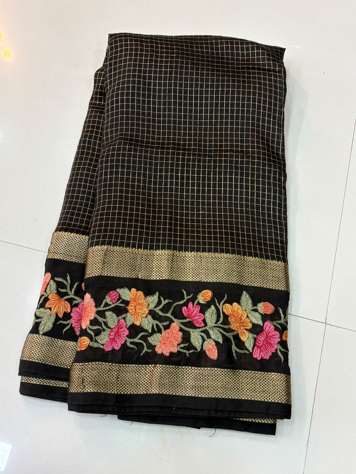 Premium Vintage Dola Checks Embriodery