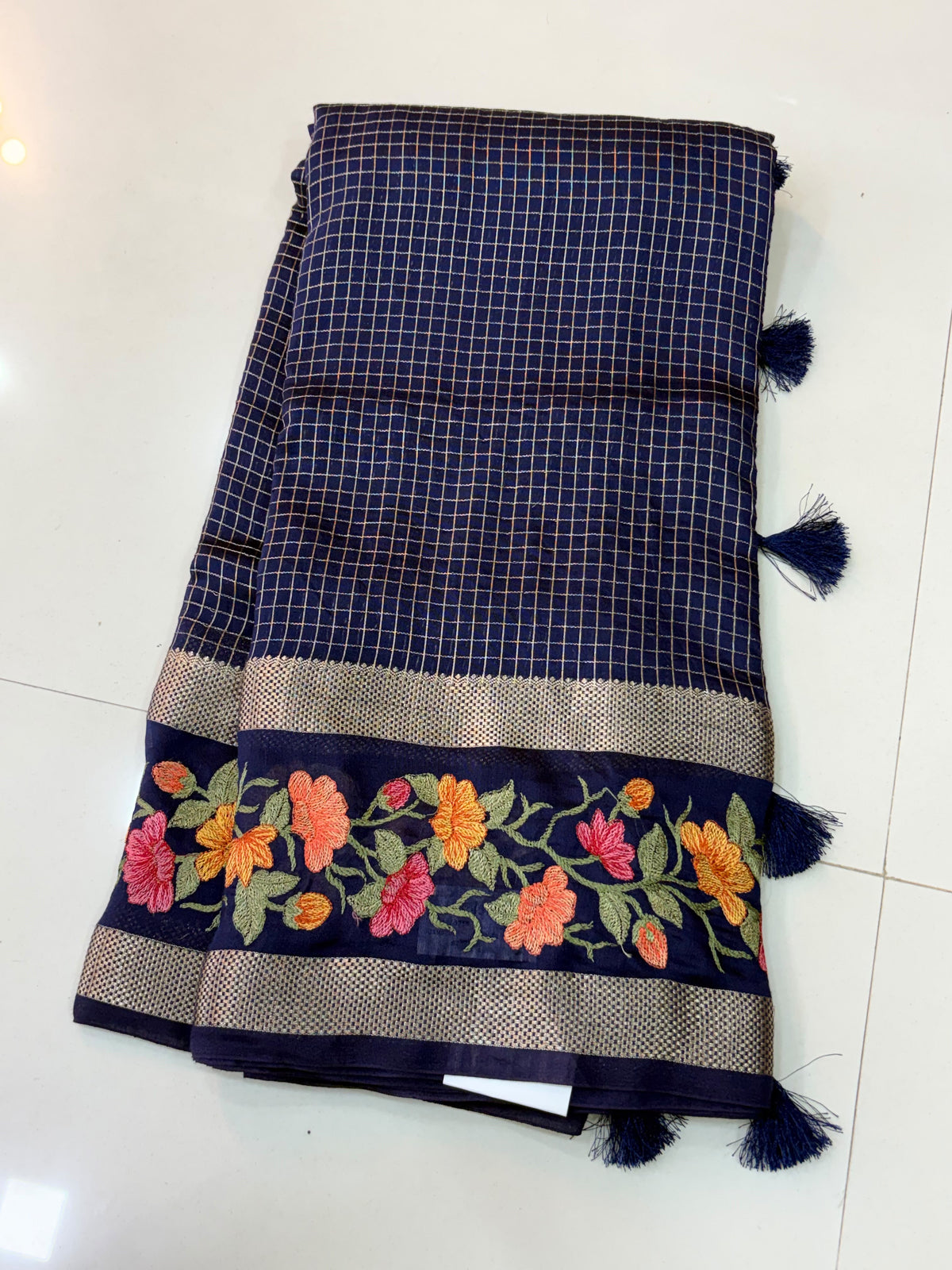 Premium Vintage Dola Checks Embriodery
